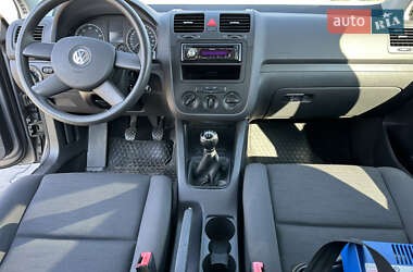 Хетчбек Volkswagen Golf 2004 в 