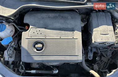 Хетчбек Volkswagen Golf 2004 в 