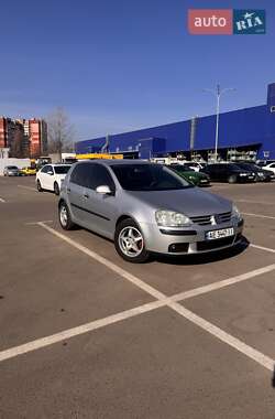 Хетчбек Volkswagen Golf 2005 в Дніпрі