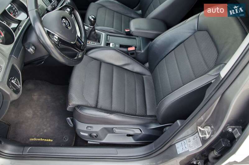 Універсал Volkswagen Golf 2015 в Сарнах