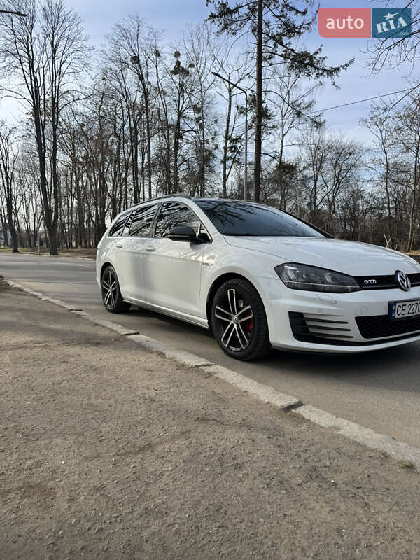 Універсал Volkswagen Golf 2015 в Чернівцях