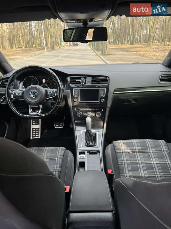 Універсал Volkswagen Golf 2015 в Чернівцях