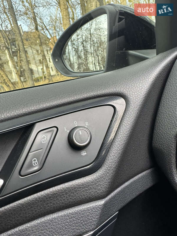 Універсал Volkswagen Golf 2015 в Чернівцях