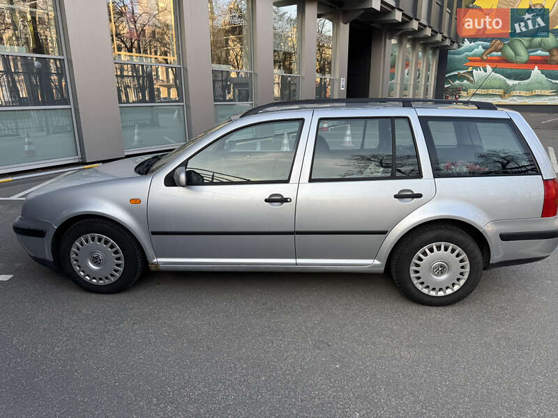 Універсал Volkswagen Golf 2002 в 