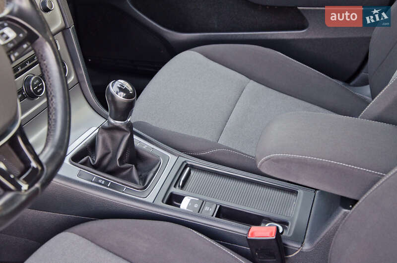 Універсал Volkswagen Golf 2015 в Сарнах