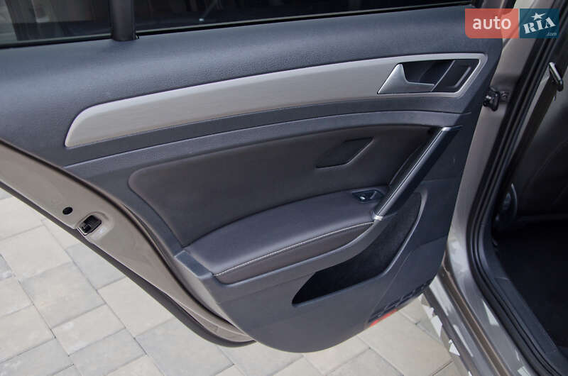 Універсал Volkswagen Golf 2015 в Сарнах