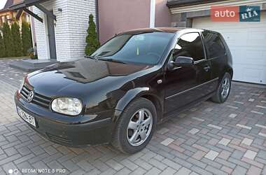 Хетчбек Volkswagen Golf 2001 в Чернівцях