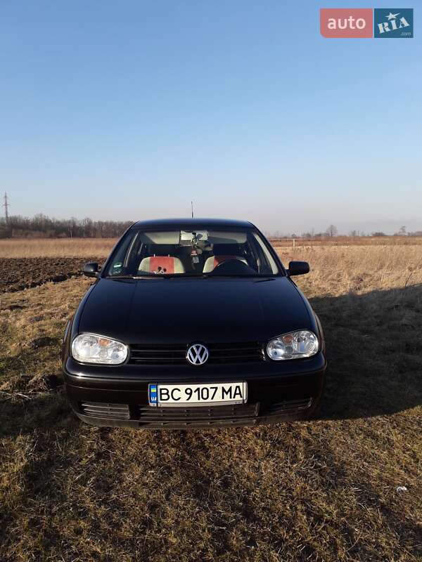 Хетчбек Volkswagen Golf 2003 в Пустомитах