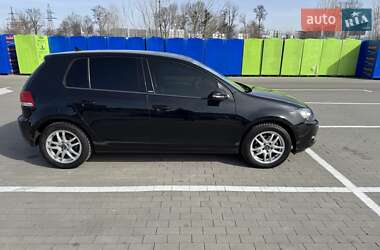 Хэтчбек Volkswagen Golf 2012 в 