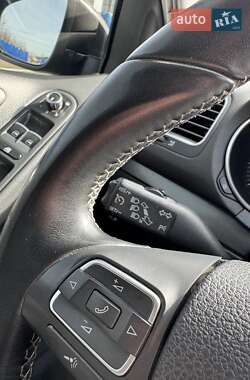 Хэтчбек Volkswagen Golf 2012 в 