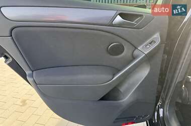Хэтчбек Volkswagen Golf 2012 в 