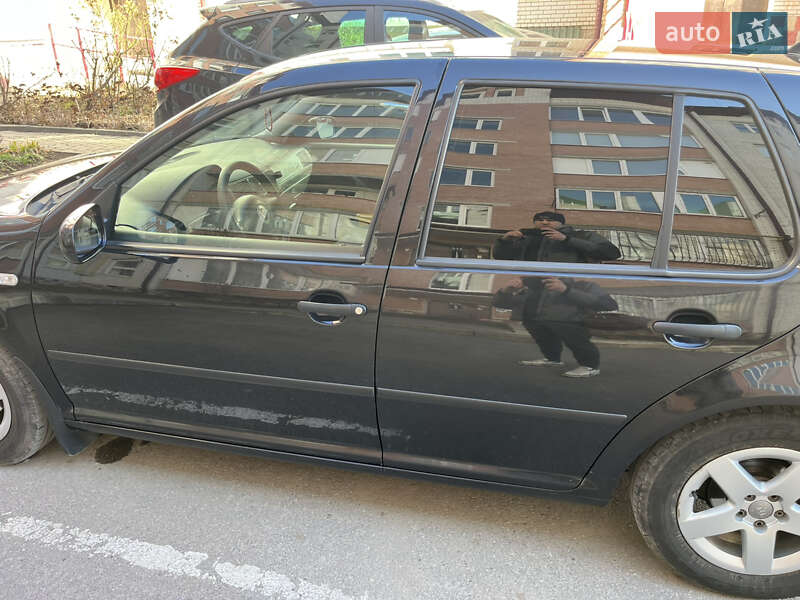 Хэтчбек Volkswagen Golf 2003 в Тернополе
