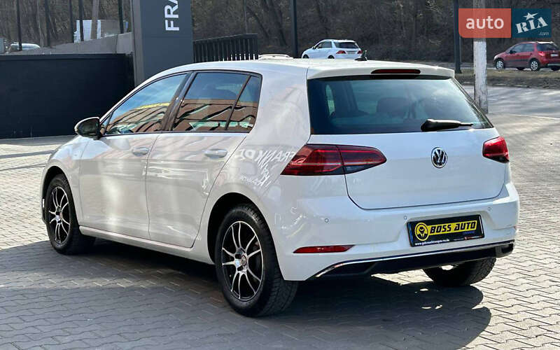 Хетчбек Volkswagen Golf 2018 в Чернівцях