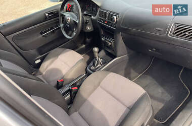 Хетчбек Volkswagen Golf 2002 в Самборі