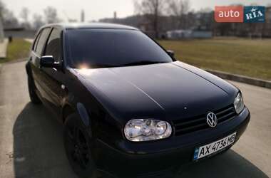 Хетчбек Volkswagen Golf 2001 в Сумах