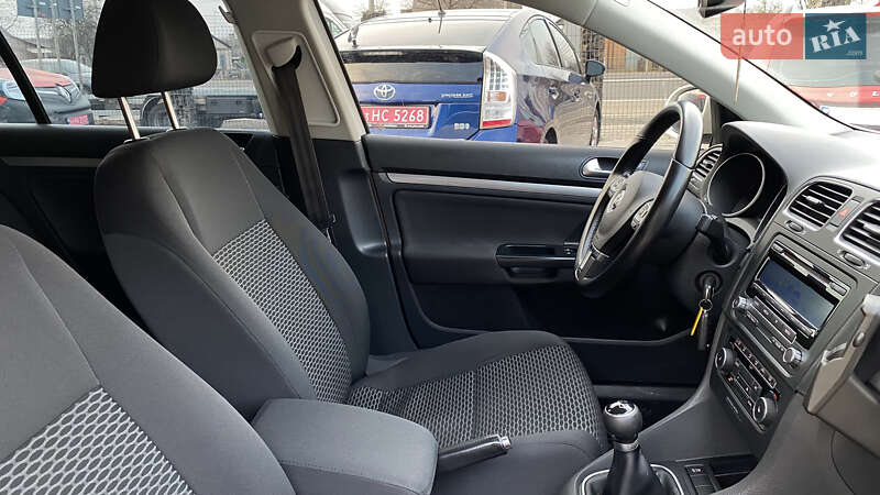 Универсал Volkswagen Golf 2011 в Луцке