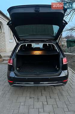 Универсал Volkswagen Golf 2017 в 