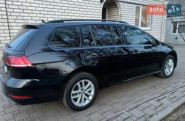 Универсал Volkswagen Golf 2017 в 