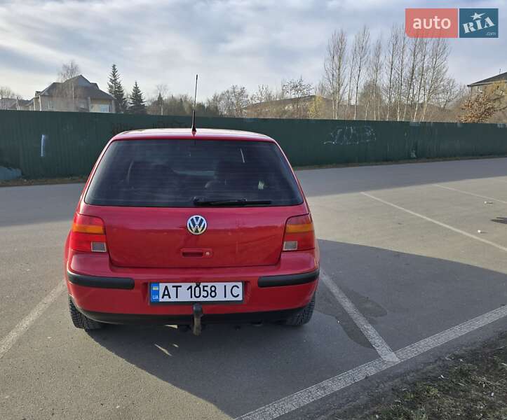 Хэтчбек Volkswagen Golf 2002 в Ивано-Франковске