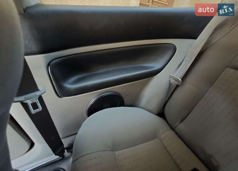 Хэтчбек Volkswagen Golf 2002 в Ивано-Франковске