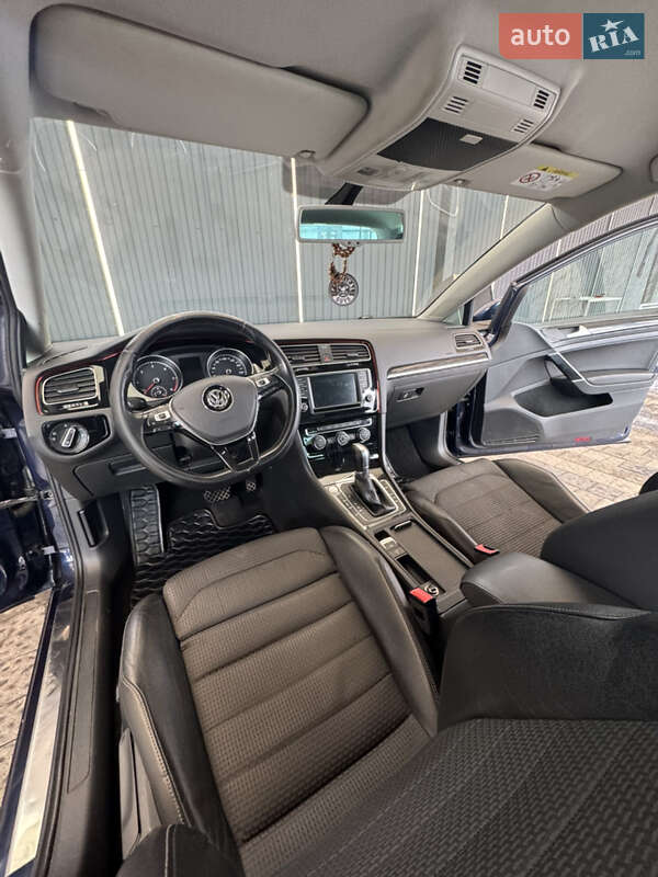 Универсал Volkswagen Golf 2015 в Ужгороде