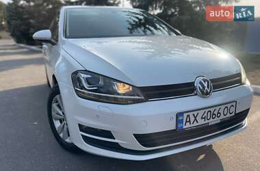 Хэтчбек Volkswagen Golf 2015 в Киеве