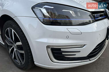 Хэтчбек Volkswagen Golf 2015 в 