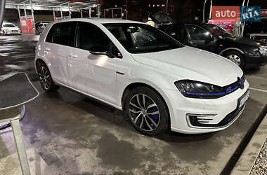 Хэтчбек Volkswagen Golf 2015 в 