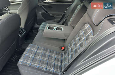 Хэтчбек Volkswagen Golf 2015 в 