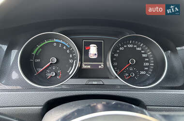 Хэтчбек Volkswagen Golf 2015 в 