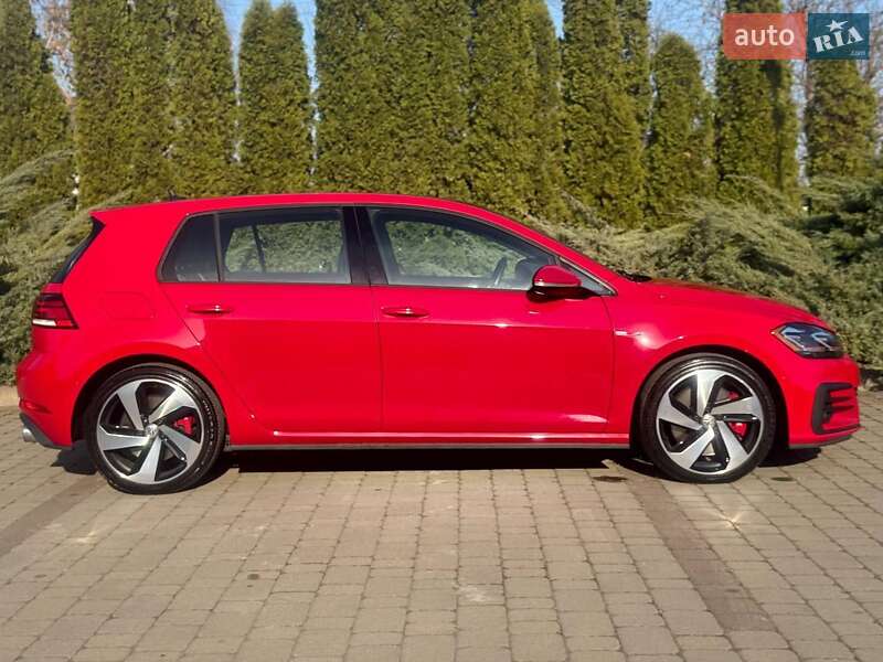 Хетчбек Volkswagen Golf 2019 в Києві