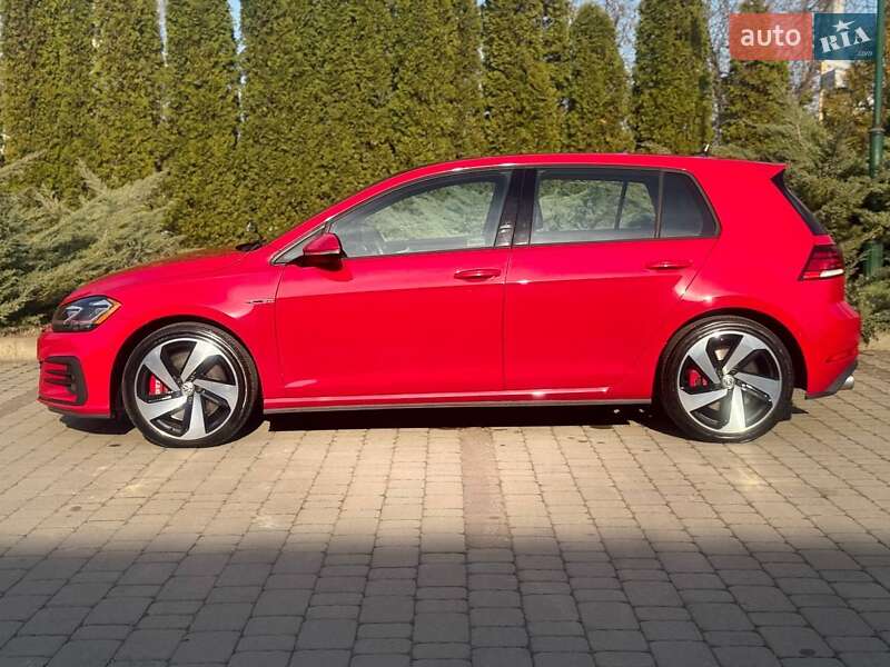 Хетчбек Volkswagen Golf 2019 в Києві