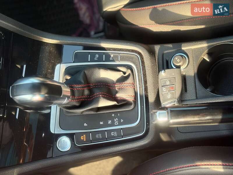 Хетчбек Volkswagen Golf 2019 в Києві