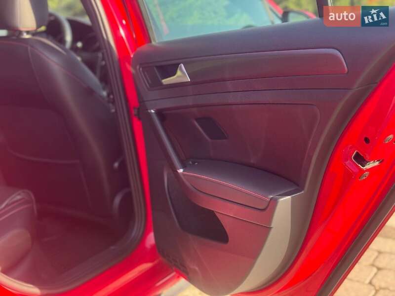 Хетчбек Volkswagen Golf 2019 в Києві