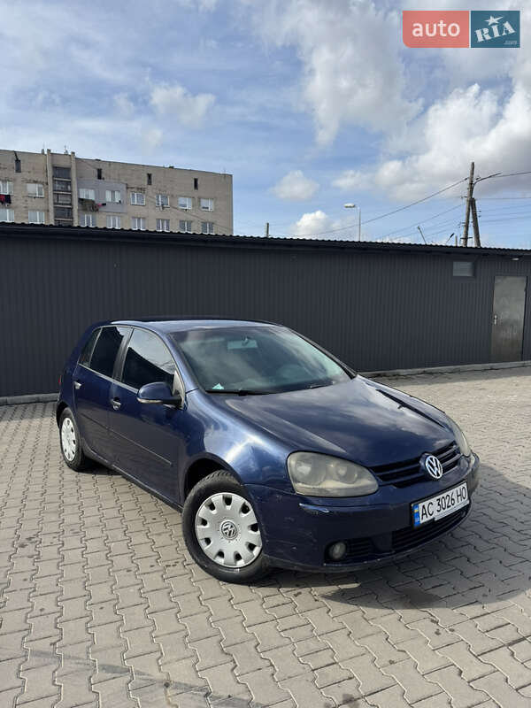 Хэтчбек Volkswagen Golf 2004 в Червонограде