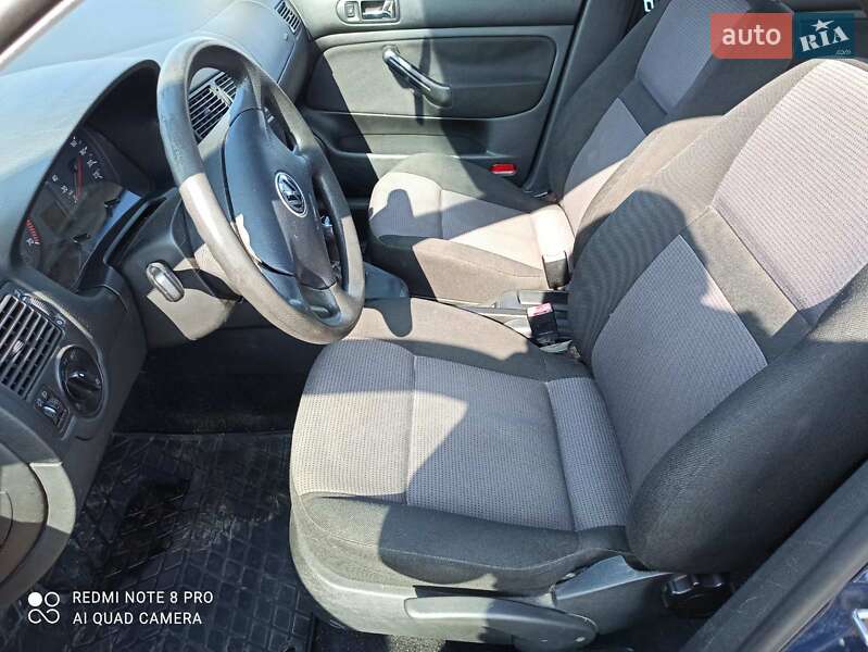 Універсал Volkswagen Golf 2001 в Диканьці