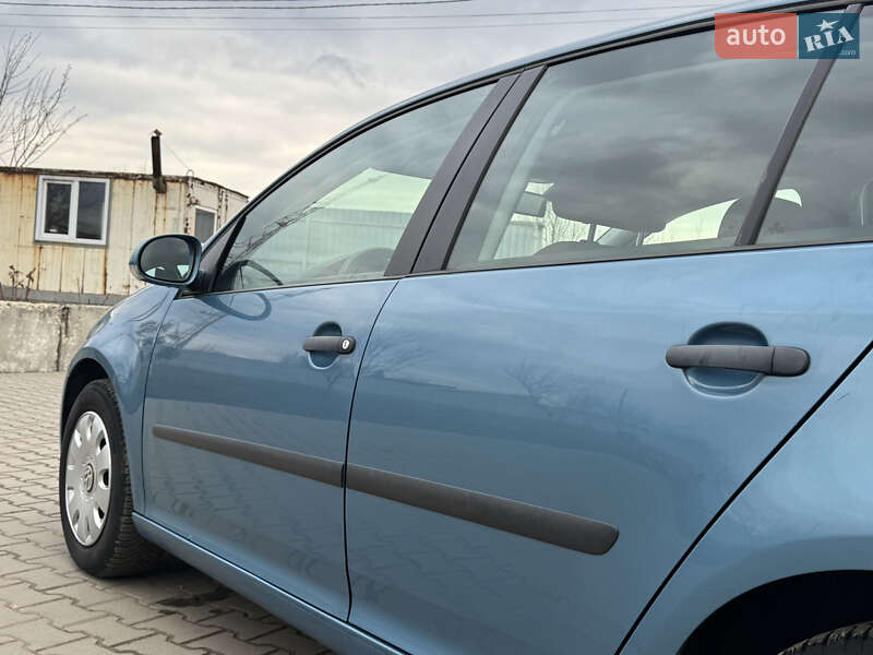 Хэтчбек Volkswagen Golf 2006 в Лубнах