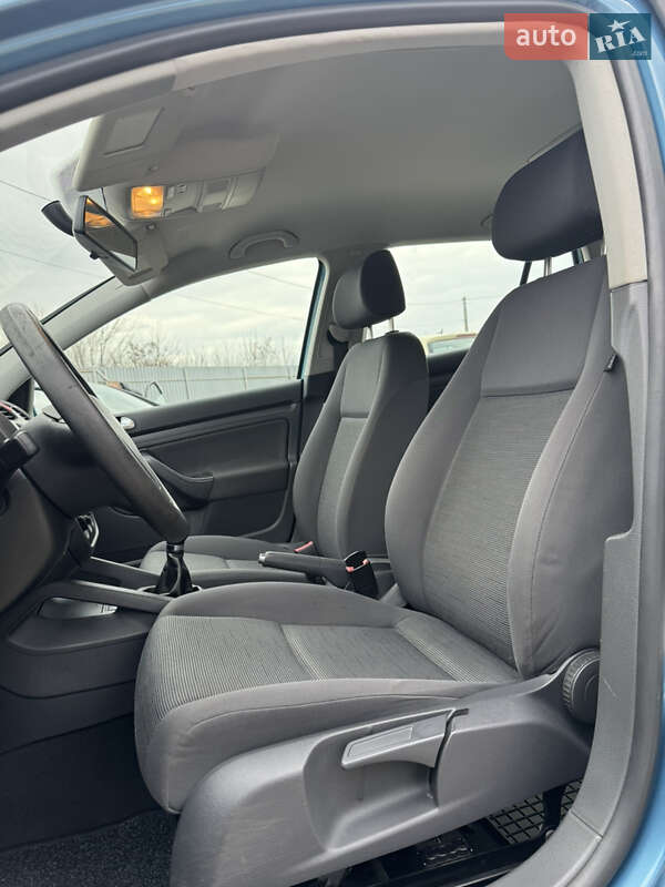 Хэтчбек Volkswagen Golf 2006 в Лубнах