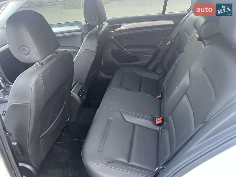 Хэтчбек Volkswagen Golf 2015 в Одессе