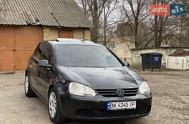 Хетчбек Volkswagen Golf 2004 в Рівному