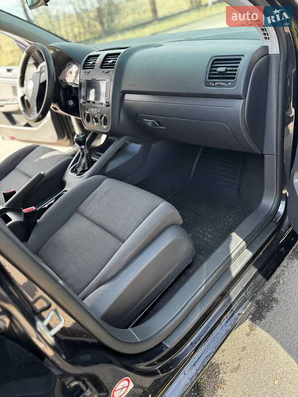 Хэтчбек Volkswagen Golf 2005 в Бердичеве