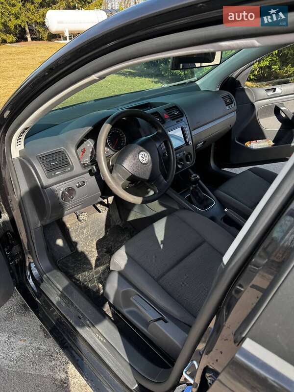 Хэтчбек Volkswagen Golf 2005 в Бердичеве