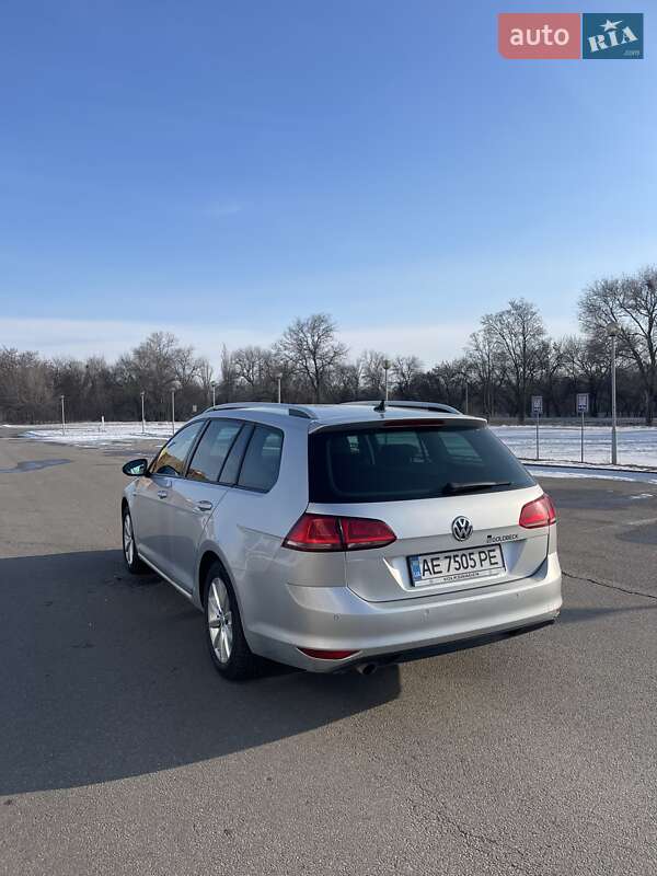 Універсал Volkswagen Golf 2015 в Дніпрі
