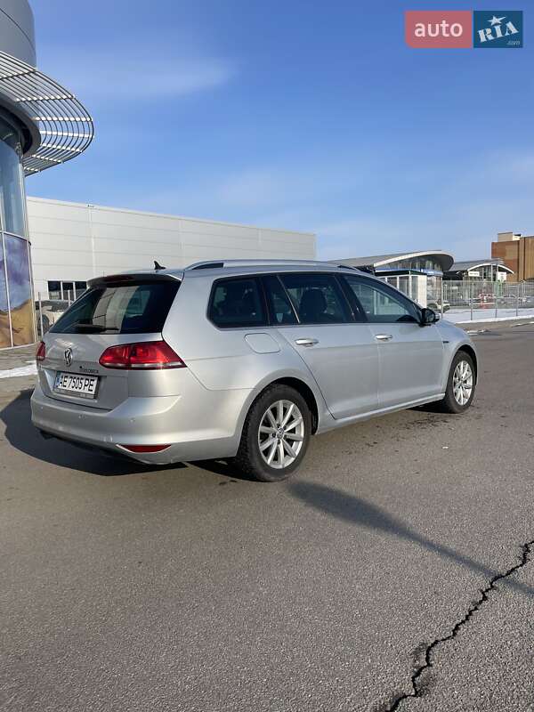Універсал Volkswagen Golf 2015 в Дніпрі