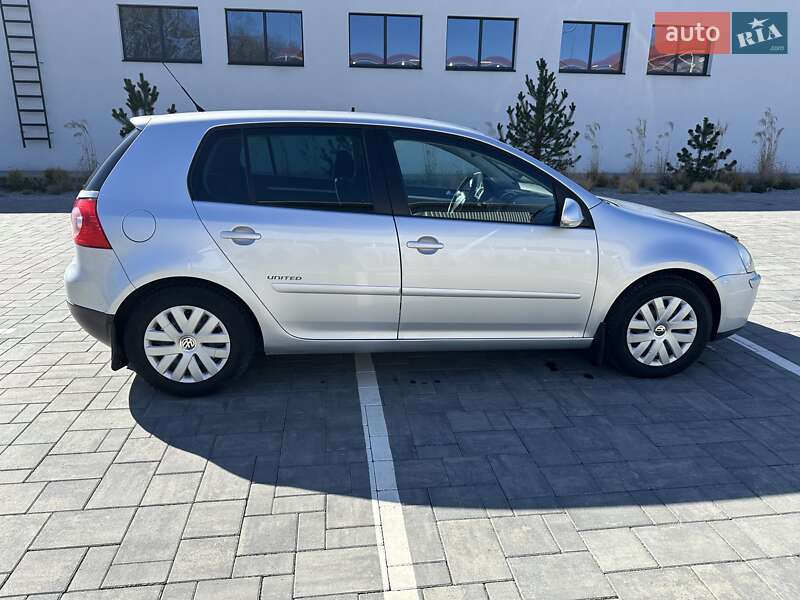 Хэтчбек Volkswagen Golf 2008 в Луцке