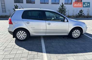 Хэтчбек Volkswagen Golf 2008 в 