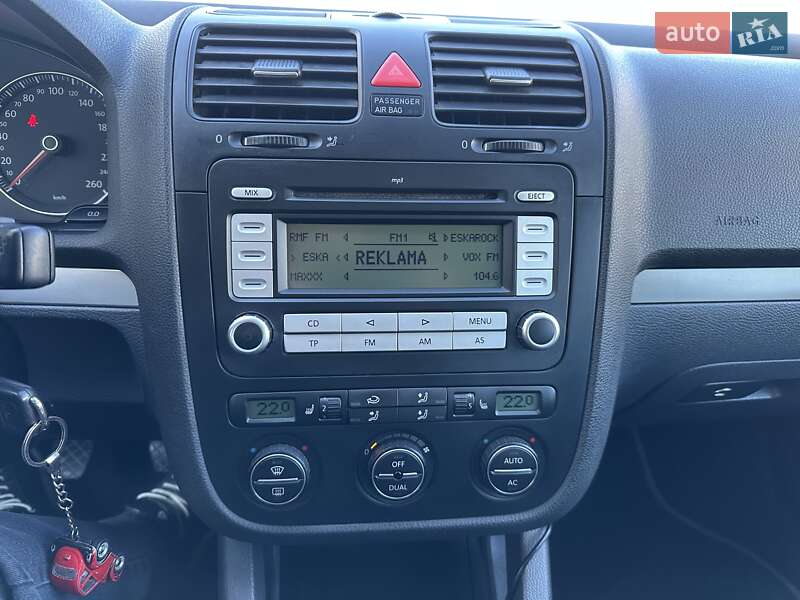 Хэтчбек Volkswagen Golf 2008 в Луцке