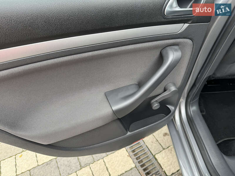 Хетчбек Volkswagen Golf 2007 в Сваляві