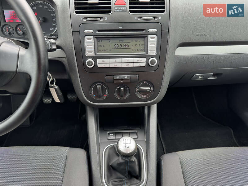 Хетчбек Volkswagen Golf 2007 в Сваляві