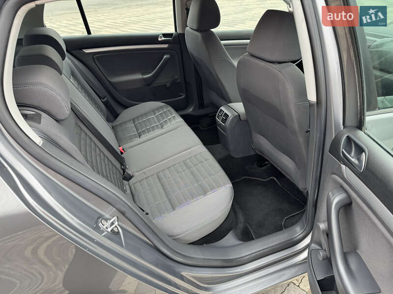 Хетчбек Volkswagen Golf 2007 в Сваляві